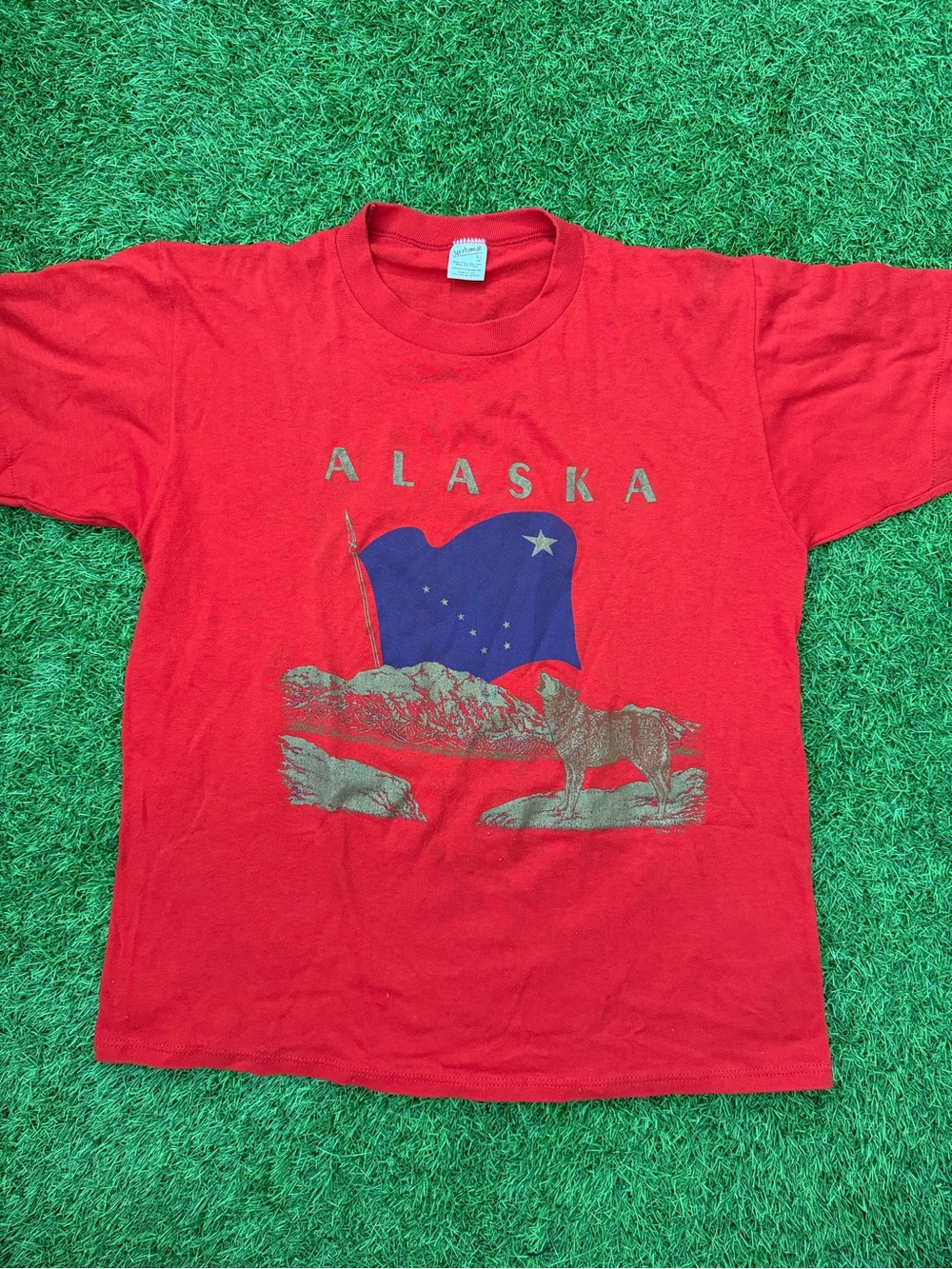 Vintage Red Alaska Graphic Tee with Flag and Wildlife size XL